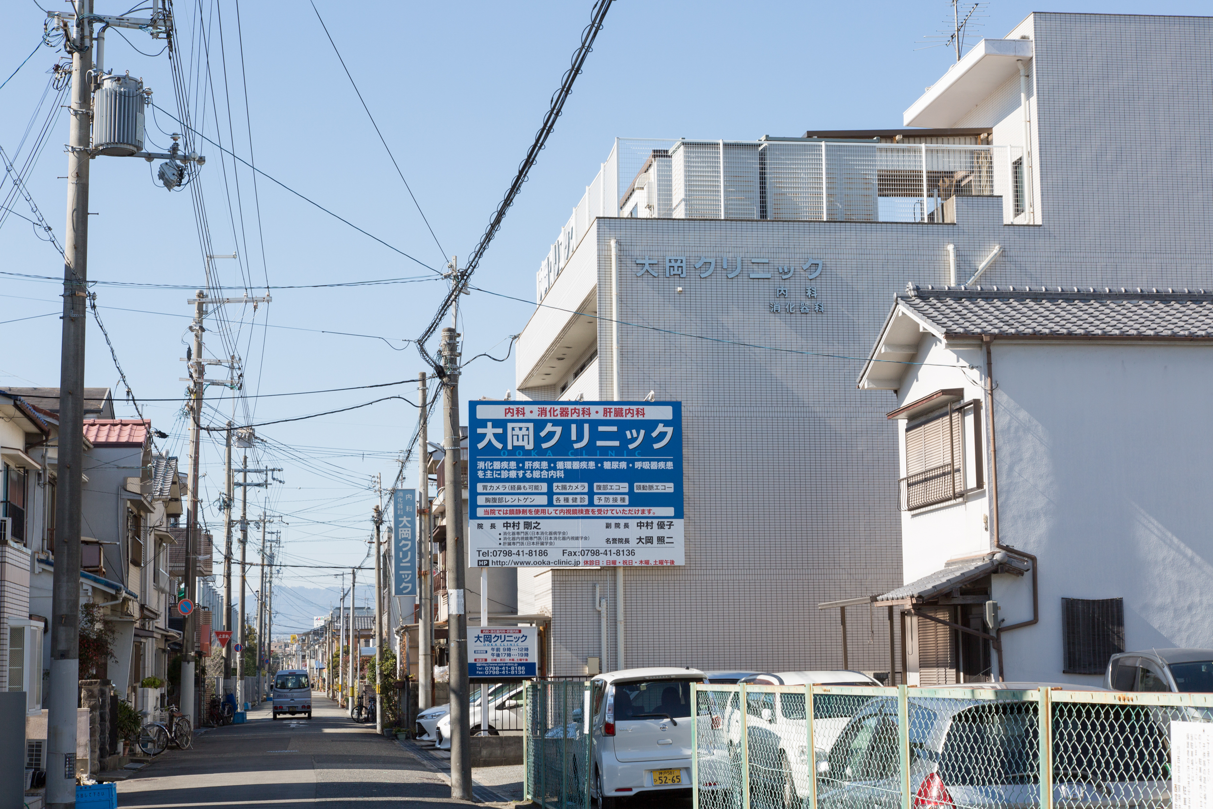 待合室：落ち着いた雰囲気の中、リラックスしてお待ちください。